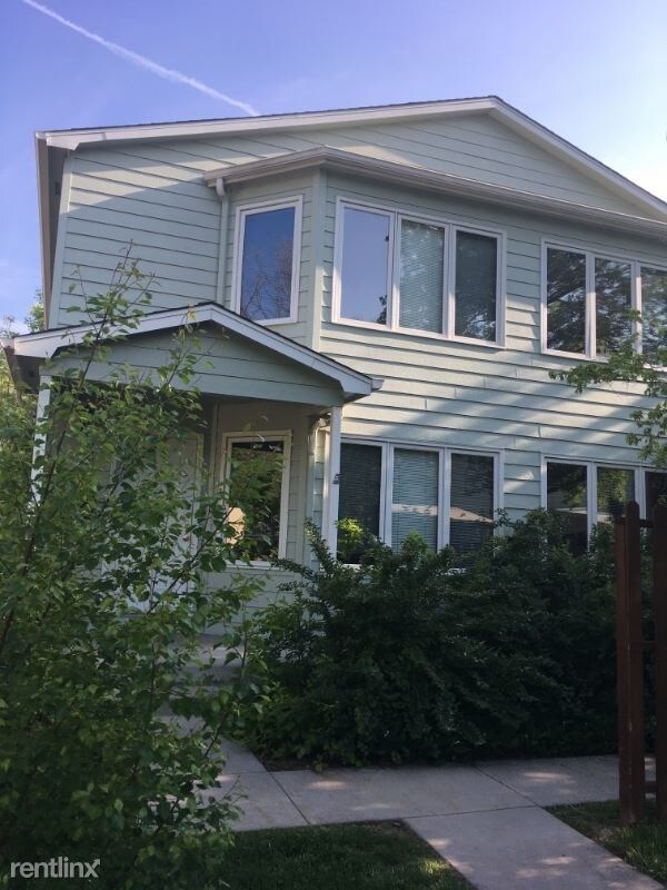 Building Photo - 3 br, 1.5 bath Townhome - 819 Sycamore St
