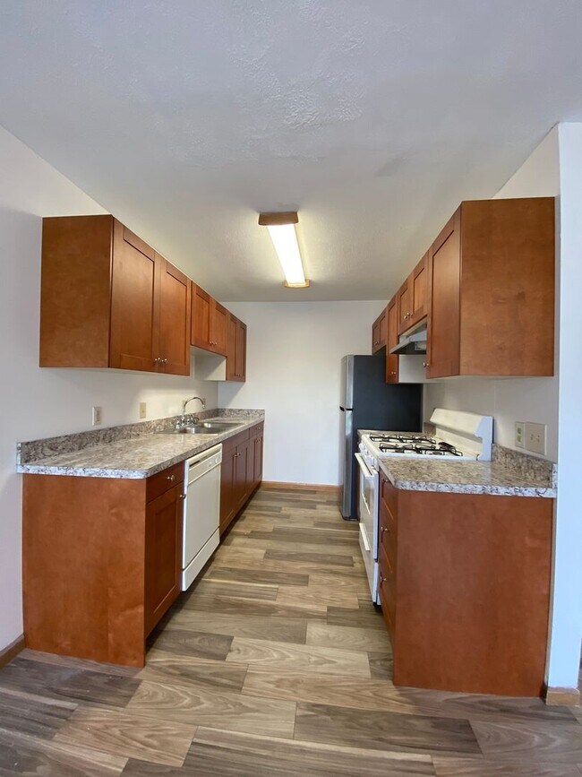 Building Photo - 817 W Wilden Ave