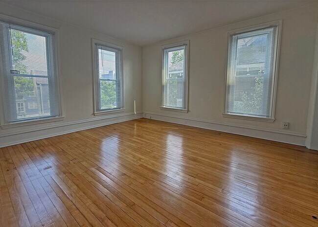 Foto del edificio - Single Family Home Located Near Medical Mi...