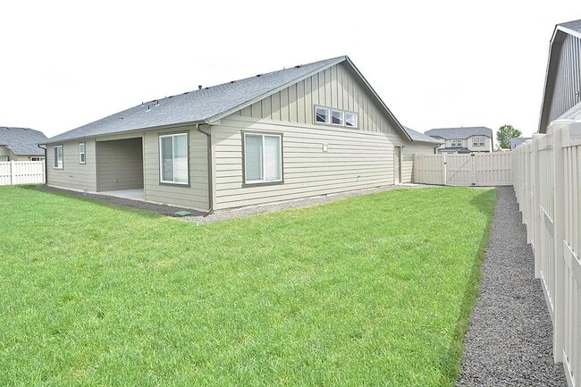 Building Photo - Single Level 3 Bedroom 3 Bathroom Home in South Meridian