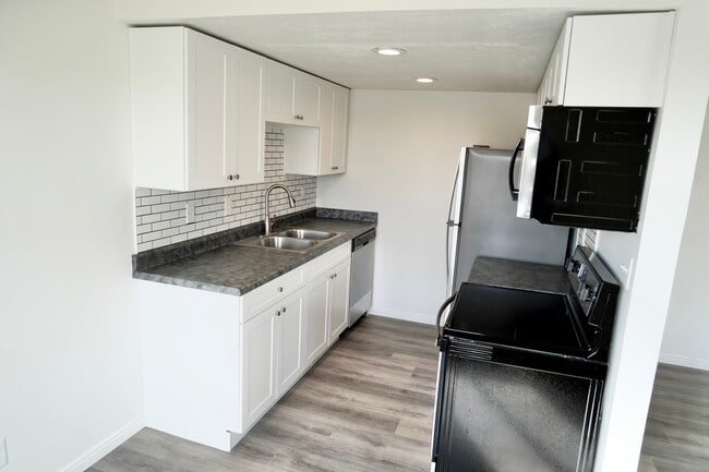 Building Photo - 1526 Layton 4-plex