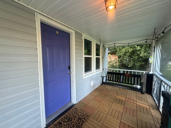 Building Photo - 1525 Hawthorne Dr