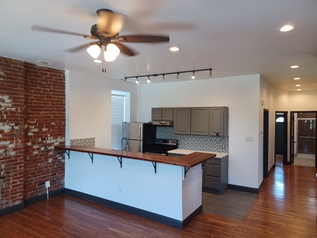 Building Photo - 4214 Chouteau Ave