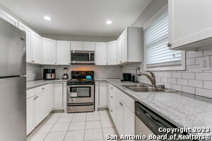 Foto del edificio - 323 Byrnes Dr