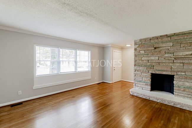 Building Photo - Charming 3 Bedroom in Birmingham!