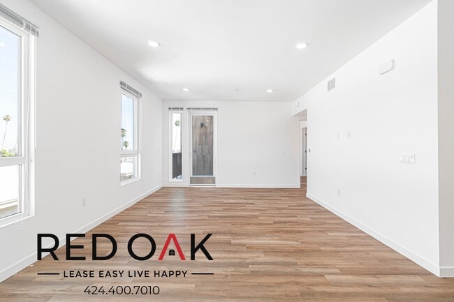 Building Photo - 1860 N Western Ave