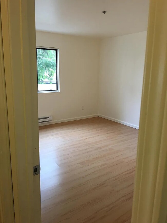 Guest Bedroom - 880 E Fremont Ave