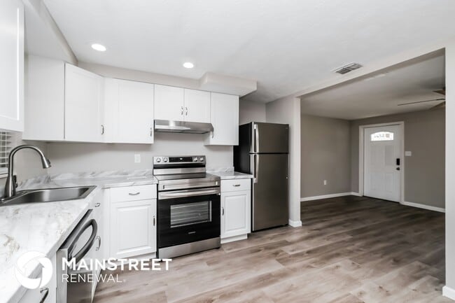 Foto del edificio - 7323 Cypress Dr