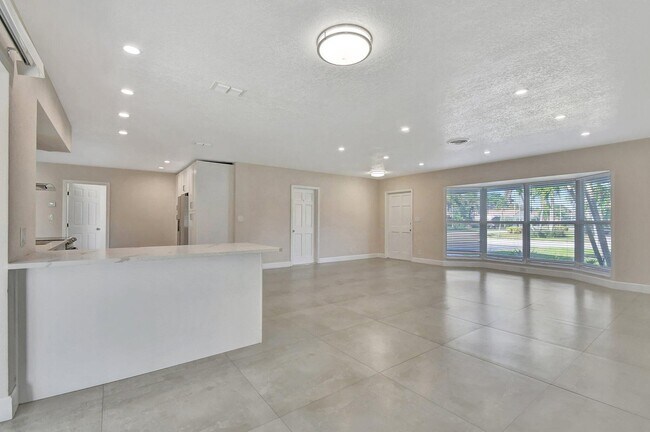 Building Photo - 1060 NW 6th Ter