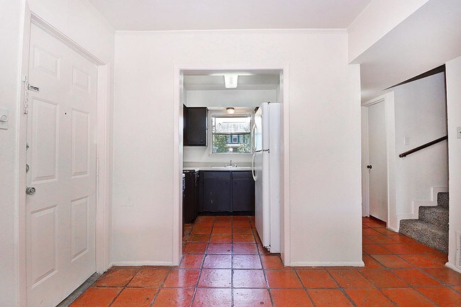 Building Photo - 2 br, 1 bath House - 501 Southtrail Dr