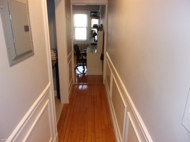 Building Photo - Studio, 1 bath Apartment - 12 Westland Ave