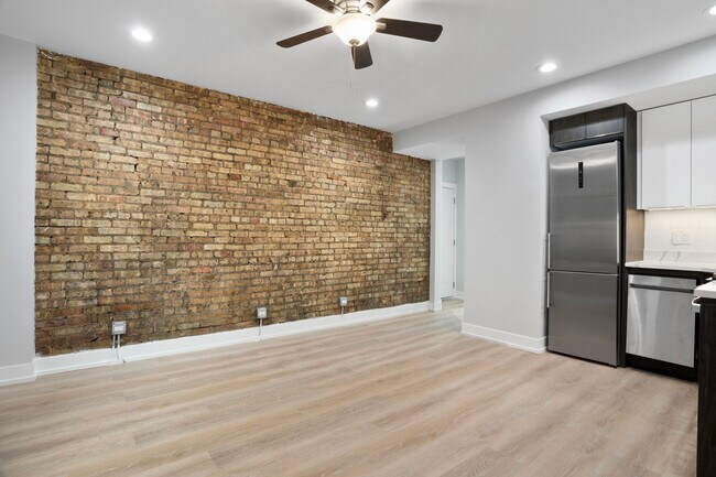 Building Photo - 1552 W Juneway Terrace