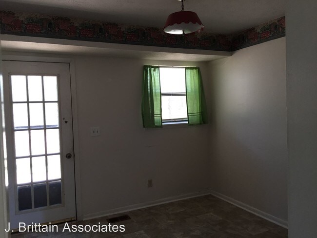 Building Photo - 1515 Maple Dr