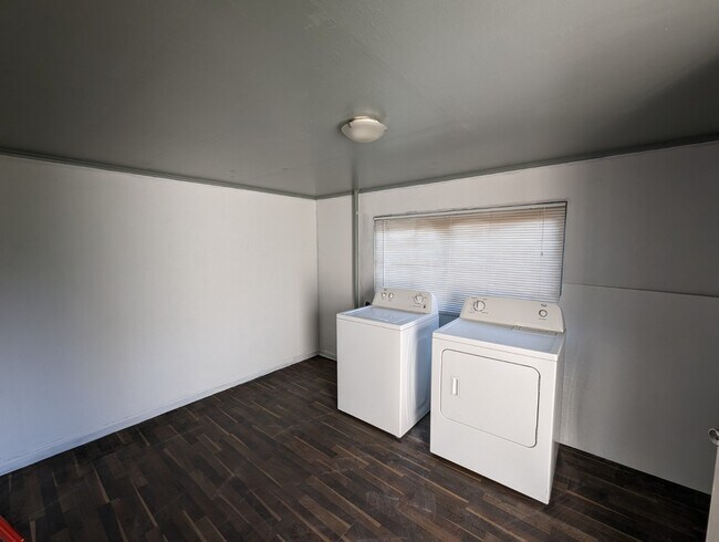 Foto del edificio - 615 Bridges Ave S