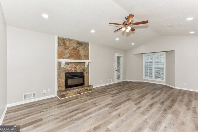 Foto del edificio - 2145 Atkinson Ln
