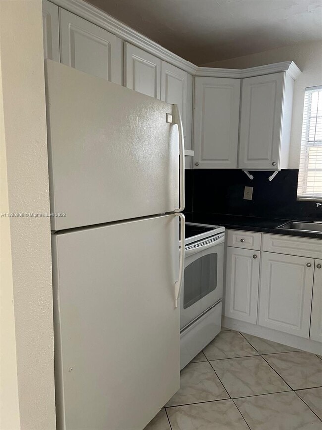 Building Photo - 4165 SW 67th Ave