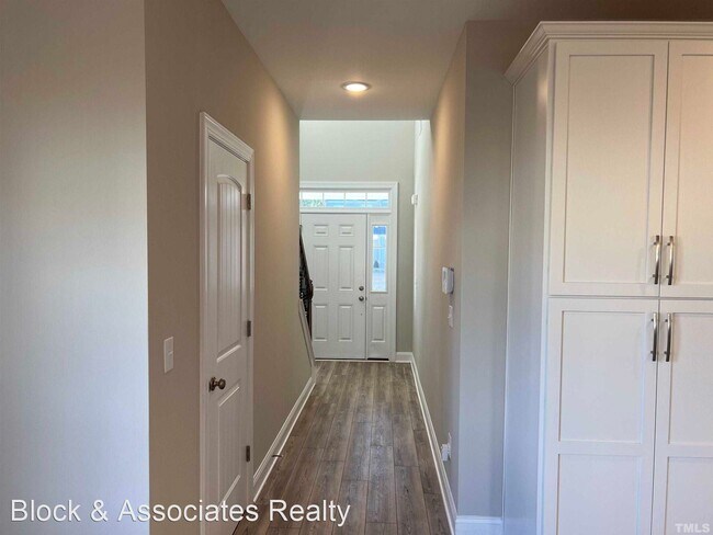 Building Photo - 4 br, 2.5 bath House - 143 Hanover Ct
