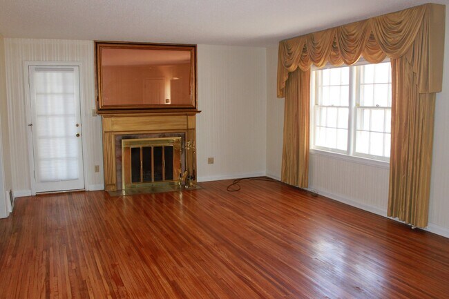 Foto del edificio - 3 bed 2 bath Riverside Home