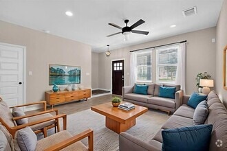 Building Photo - 2025 Arendale Dr