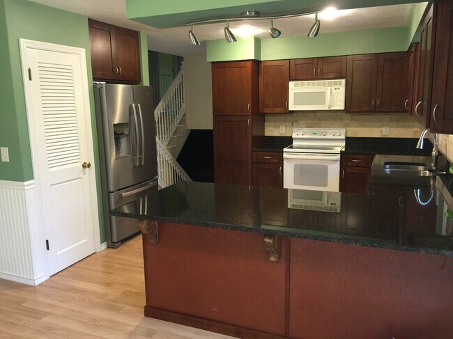 Kitchen - 304 Emily Cir
