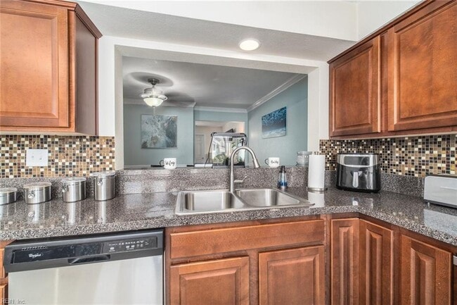 Foto principal - 662 Biltmore Dr