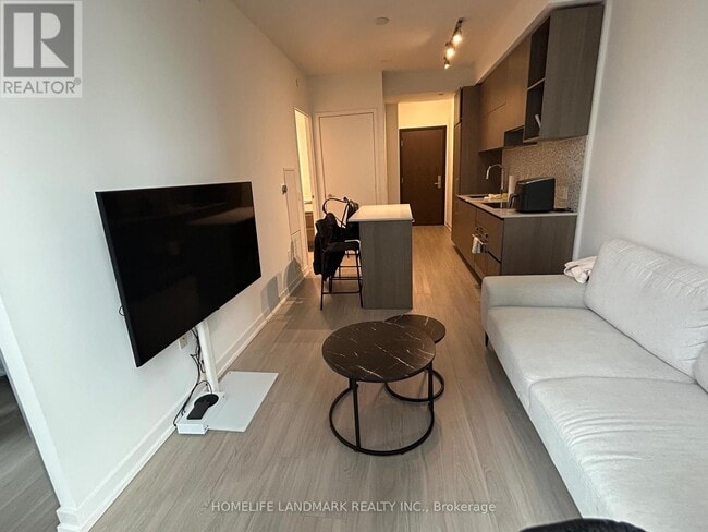 Building Photo - 1 Yorkville Ave