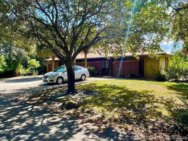 Foto del edificio - 3096 Collin Dr