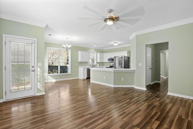 Building Photo - 206 Pimpernel St