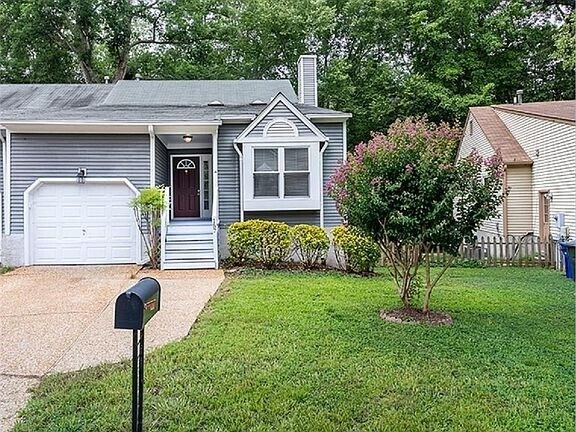 Front - 157 Hidden Lake Pl