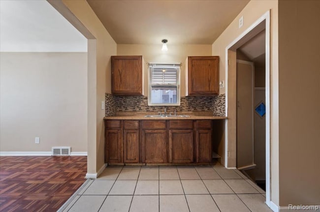 Foto del edificio - 14301 Freeland St