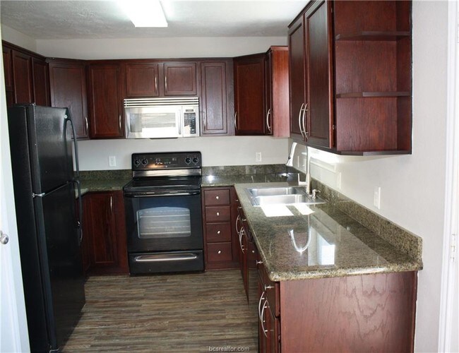 Foto del edificio - 4015 Southern Trace Dr