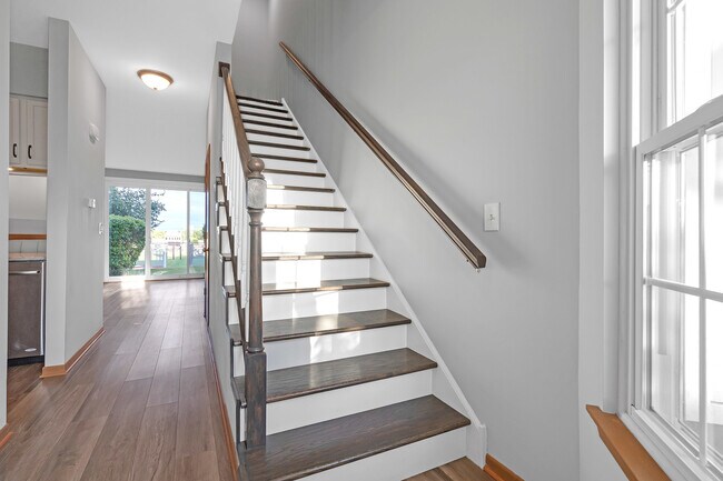 Building Photo - 561 Woodhaven Dr