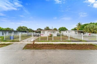 Building Photo - 290 NW 29th Ave