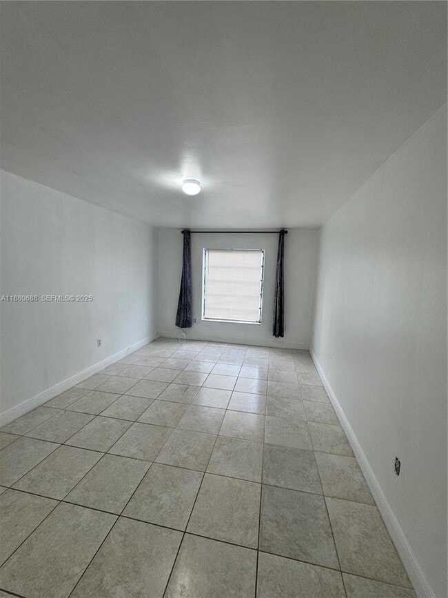 Building Photo - 10431 N Kendall Dr