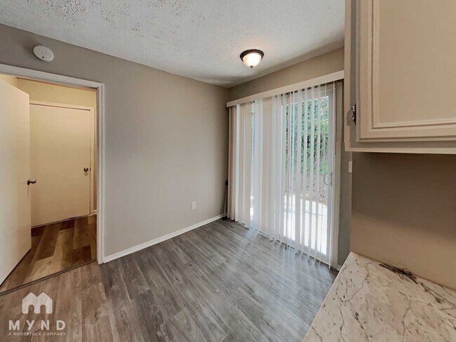 Foto del edificio - 5531 Downs Way