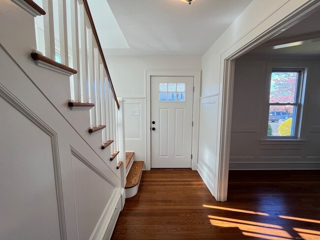 Building Photo - 35 Lindbergh St