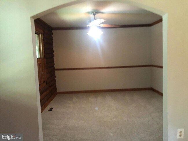 Foto del edificio - 16495 Pine Springs Ln