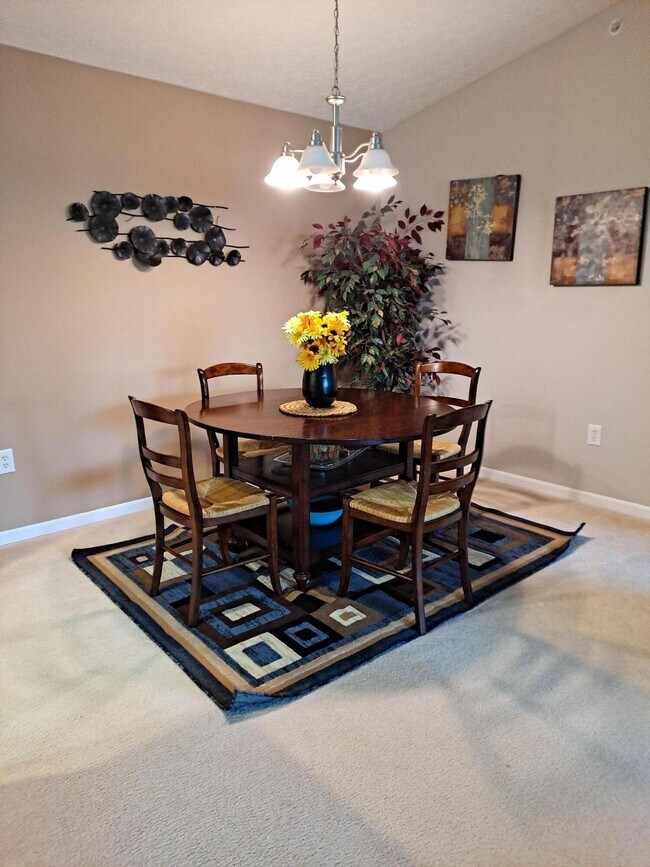 Building Photo - 6729 Meadow Creek Dr