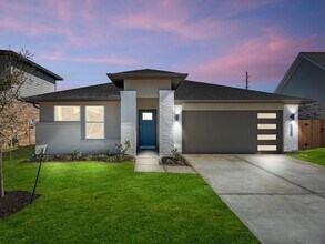 Building Photo - 3335 Silverton Dr