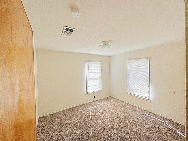 Foto del edificio - 129 N McEntire Ct