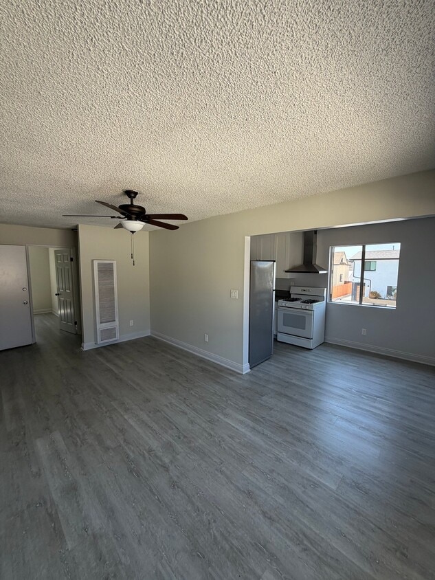 Photo - 211 E 24th St (Los Angeles, CA)