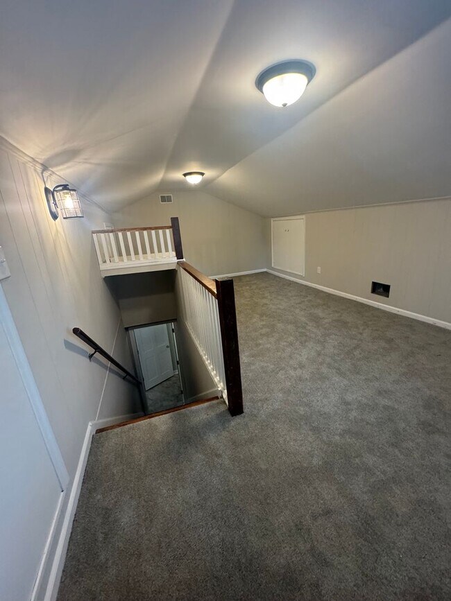 Building Photo - Available NOW in Hammond Hills!!!