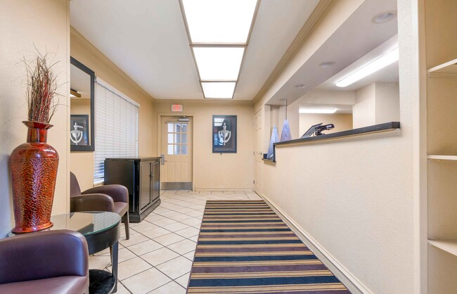 Lobby and Guest Check-in - Furnished Studio - Tigard