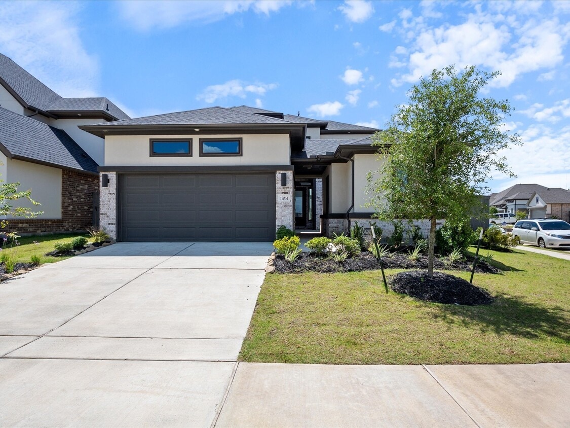 Primary Photo - 17051 Luminous Ln