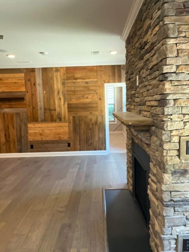 Building Photo - 300 Hidden Cove Ln