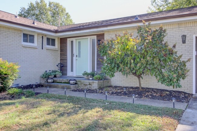 Building Photo - 2144 Pace Dr