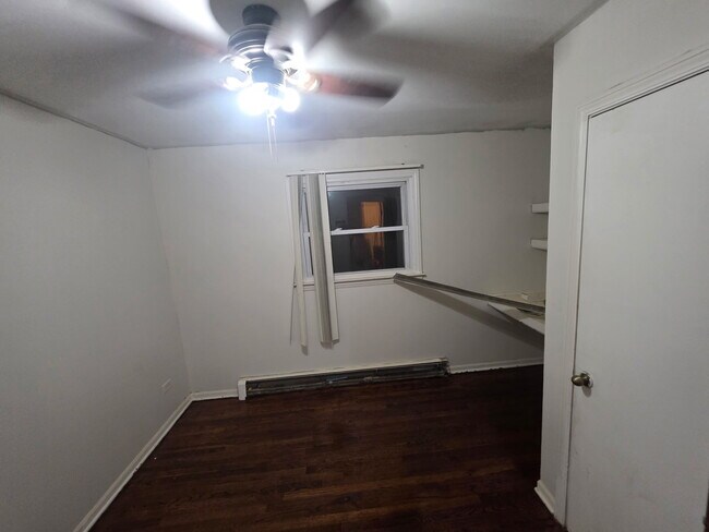 Dormitorio 3 - 2142 Western Ave