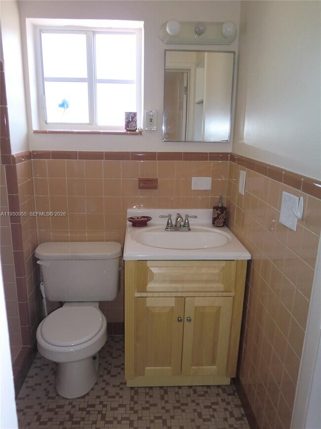 Foto del edificio - 734 SW 5th Ave