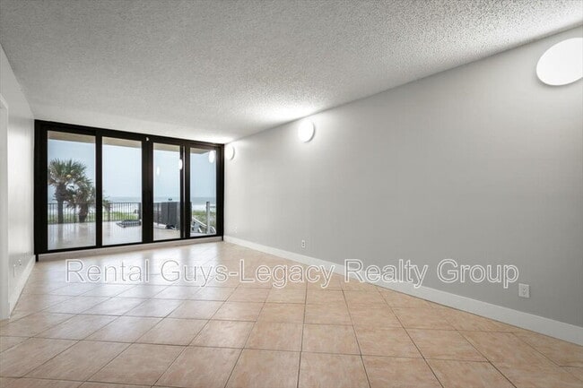 Building Photo - 601 1st St S