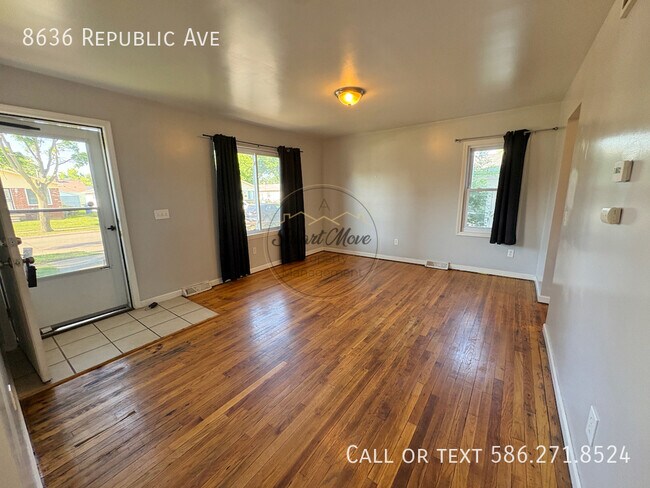 Foto del edificio - 8636 Republic Ave
